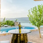 Charming With Private Pool In Mastrinka - 98 Sqm Appartamento