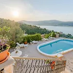 Appartamento Charming With Private Pool In Mastrinka - 98 Sqm