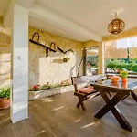Charming With Private Pool In Mastrinka - 98 Sqm Traù