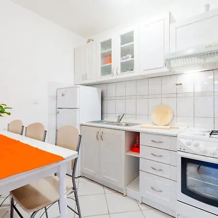 Charming With Private Pool In Mastrinka - 98 Sqm Apartment Trogir