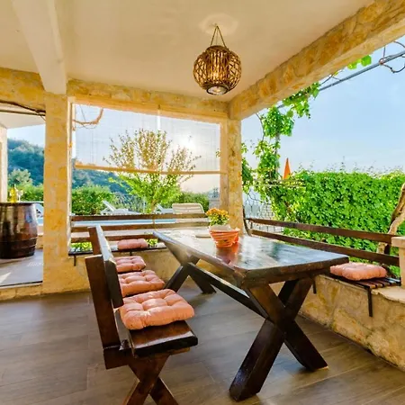 Charming With Private Pool In Mastrinka - 98 Sqm Apartment Trogir