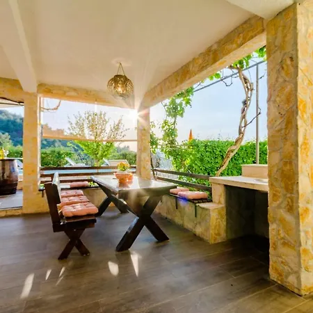Apartment Charming With Private Pool In Mastrinka - 98 Sqm Trogir