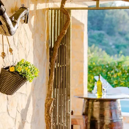 Apartment Charming With Private Pool In Mastrinka - 98 Sqm