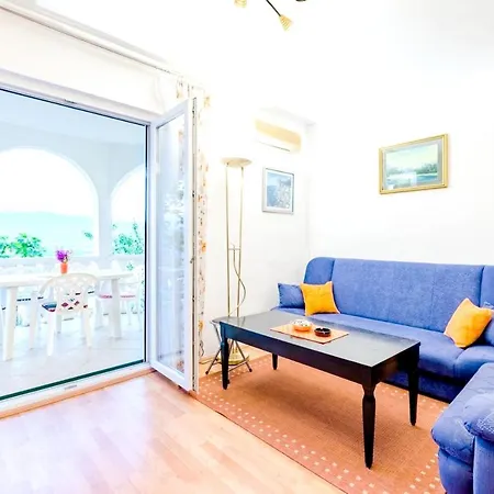 Apartment Charming With Private Pool In Mastrinka - 98 Sqm