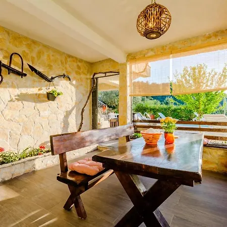 Apartment Charming With Private Pool In Mastrinka - 98 Sqm Trogir
