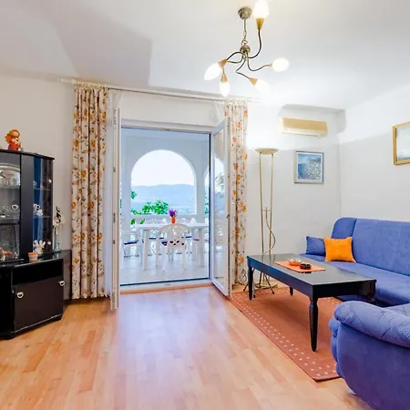 Charming With Private Pool In Mastrinka - 98 Sqm * Traù
