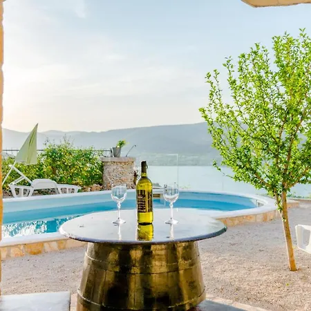 Charming Mastrinka With Private Pool Apartment
