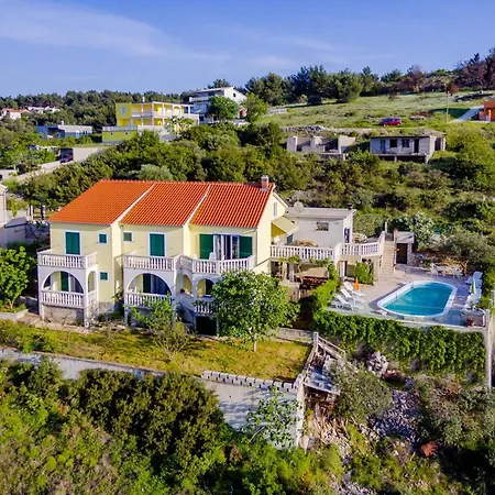 Charming With Private Pool In Mastrinka - 98 Sqm Appartamento *