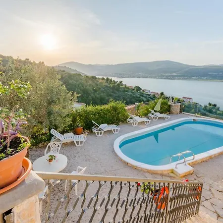 Apartment Charming Mastrinka With Private Pool