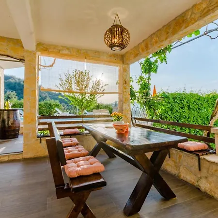 Charming Mastrinka With Private Pool Apartment Trogir