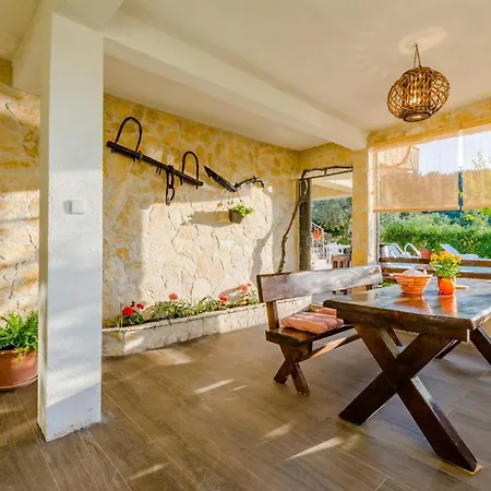 Charming Mastrinka With Private Pool Trogir